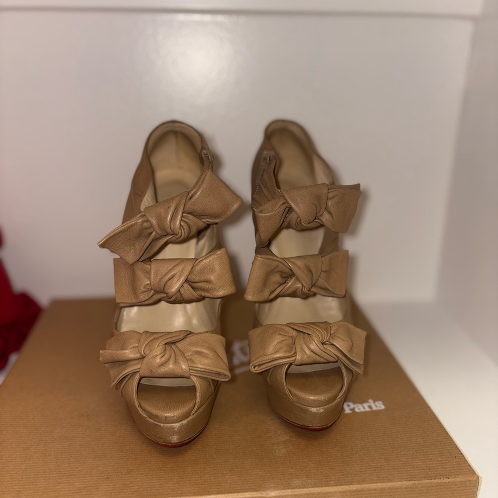 LOUBOUTIN MADAME BUTTERFLY BOOTY 150